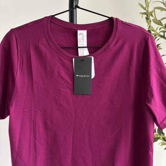 • NWT! [Fabletics] Short Sleeve • - Picture 2 of 10